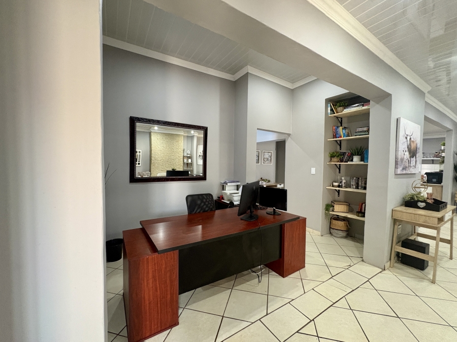 5 Bedroom Property for Sale in Annlin Gauteng