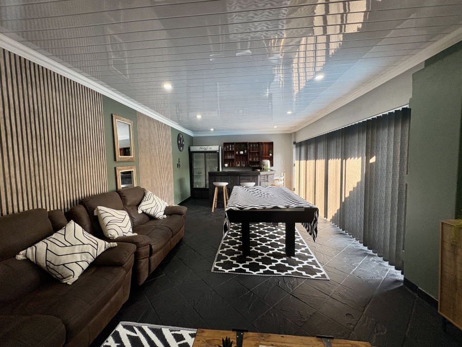 5 Bedroom Property for Sale in Annlin Gauteng