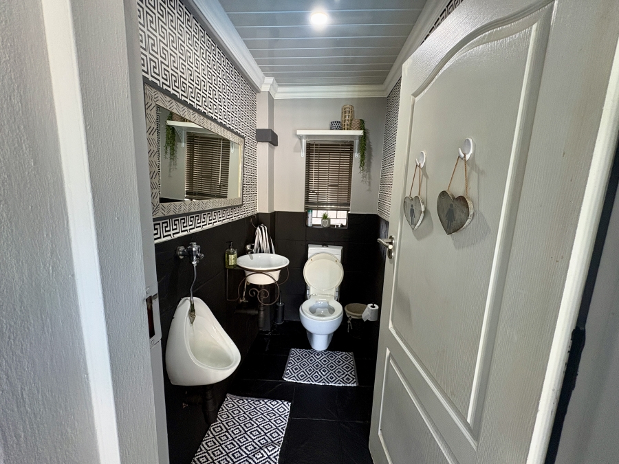 5 Bedroom Property for Sale in Annlin Gauteng