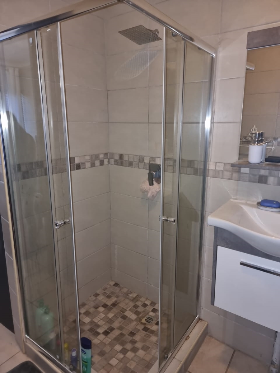 5 Bedroom Property for Sale in Annlin Gauteng