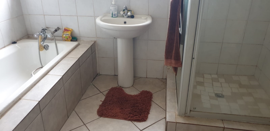 4 Bedroom Property for Sale in Annlin Gauteng