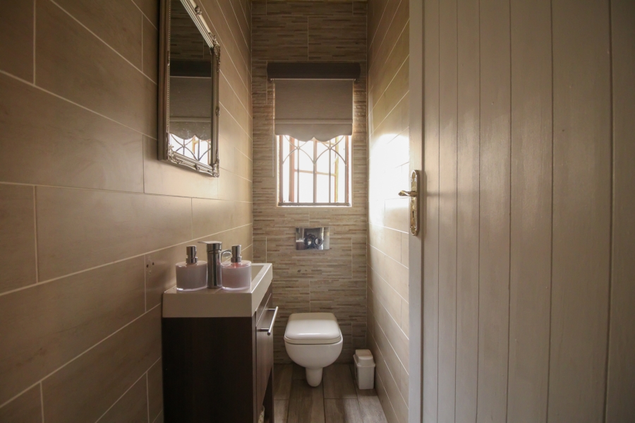 3 Bedroom Property for Sale in Faerie Glen Gauteng