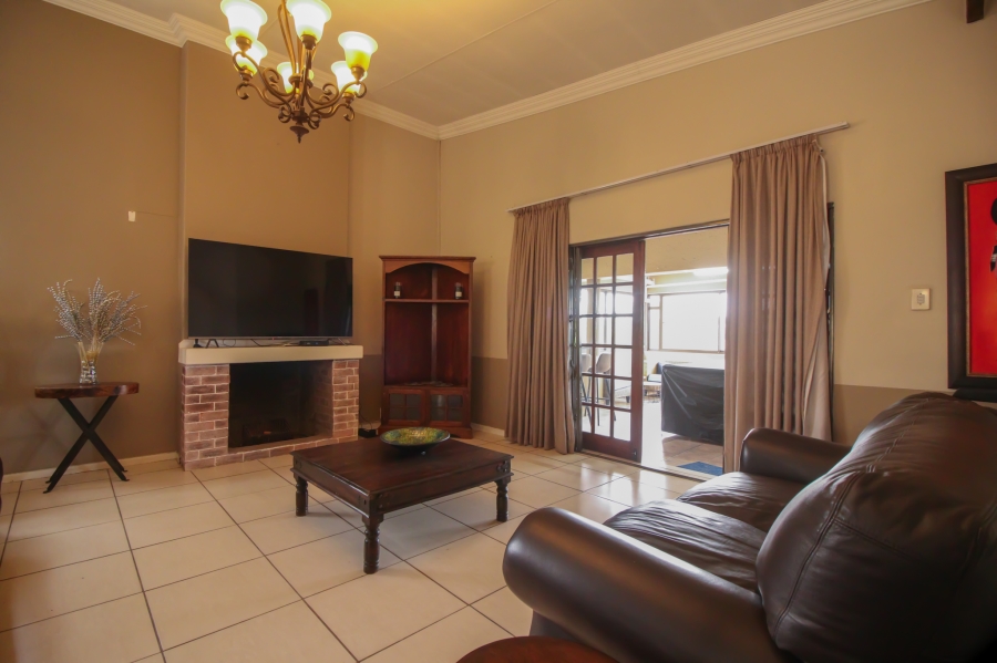 3 Bedroom Property for Sale in Faerie Glen Gauteng