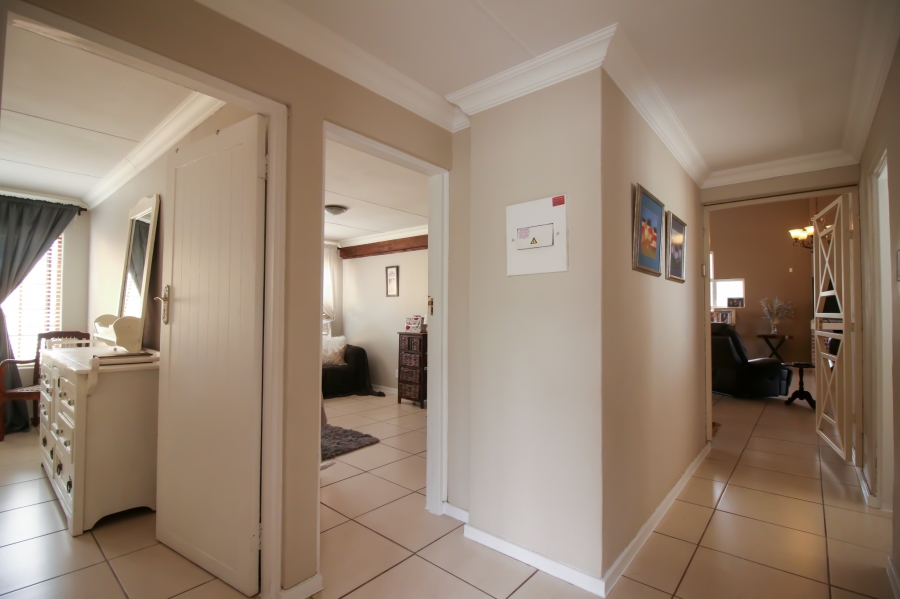 3 Bedroom Property for Sale in Faerie Glen Gauteng