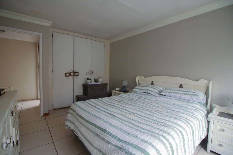 3 Bedroom Property for Sale in Faerie Glen Gauteng