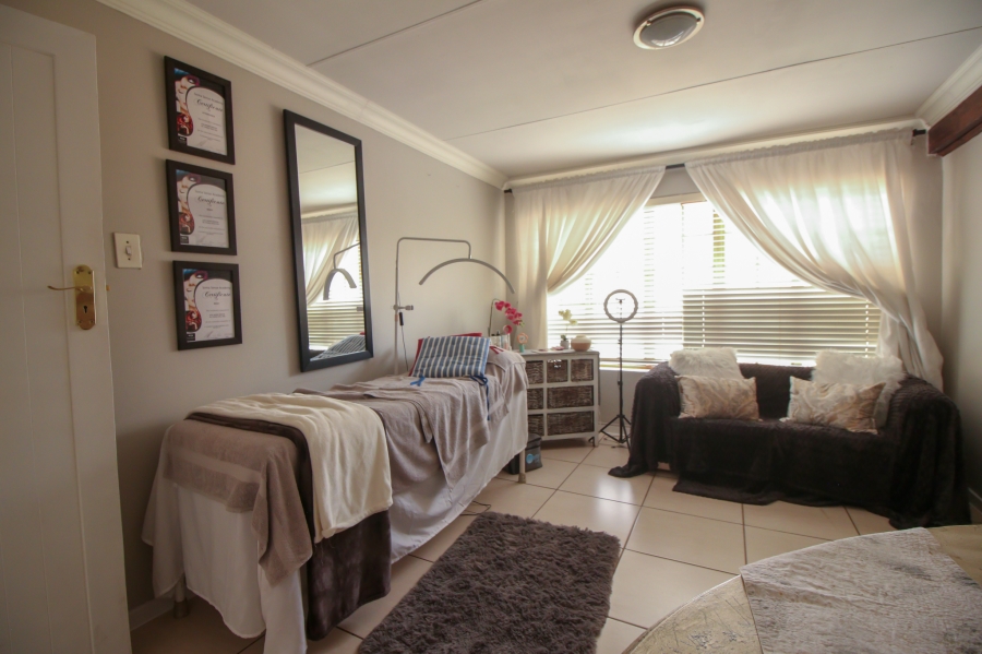 3 Bedroom Property for Sale in Faerie Glen Gauteng