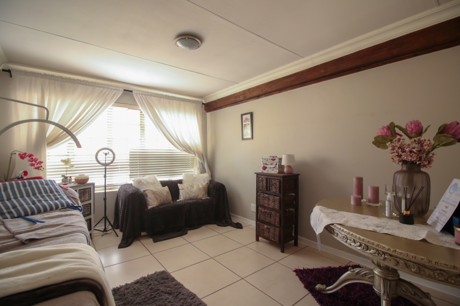 3 Bedroom Property for Sale in Faerie Glen Gauteng