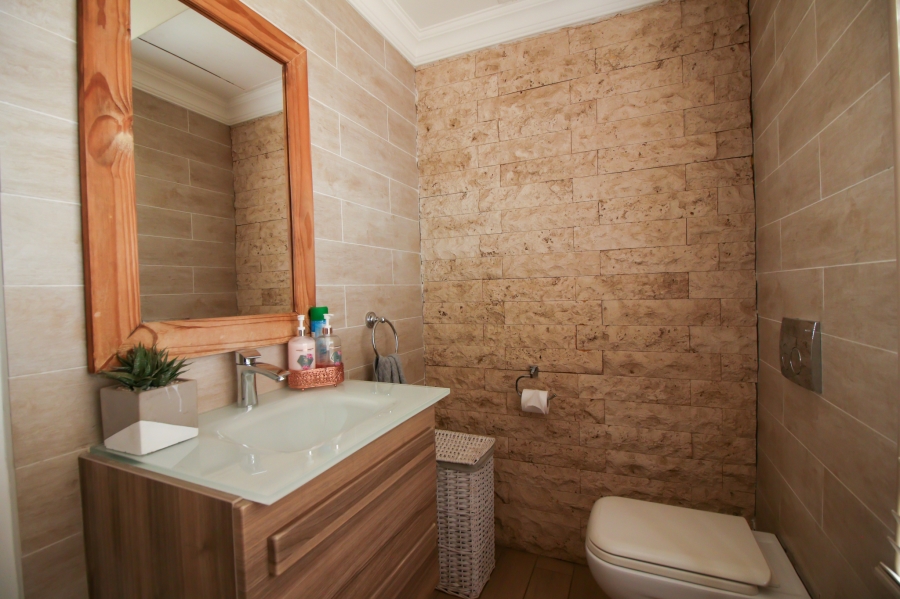 3 Bedroom Property for Sale in Faerie Glen Gauteng