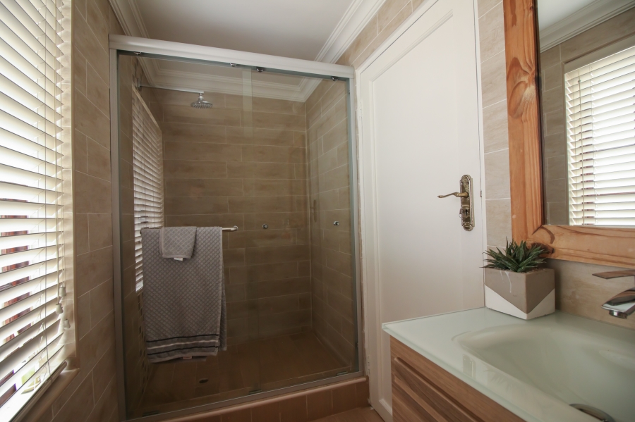 3 Bedroom Property for Sale in Faerie Glen Gauteng