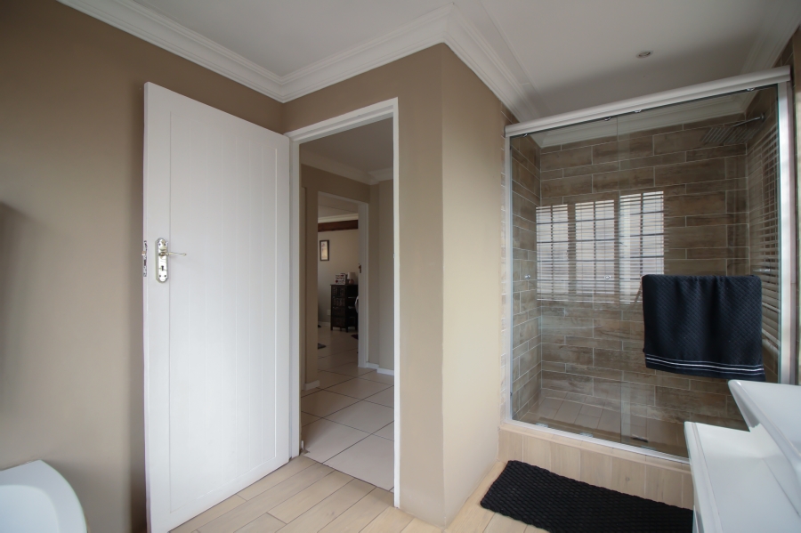 3 Bedroom Property for Sale in Faerie Glen Gauteng