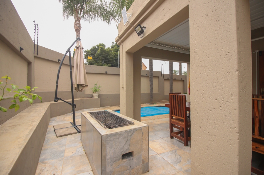 3 Bedroom Property for Sale in Faerie Glen Gauteng