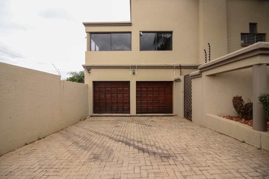 3 Bedroom Property for Sale in Faerie Glen Gauteng