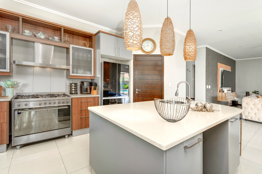 To Let 4 Bedroom Property for Rent in Beverley Gauteng