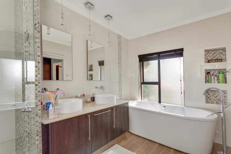 To Let 4 Bedroom Property for Rent in Beverley Gauteng