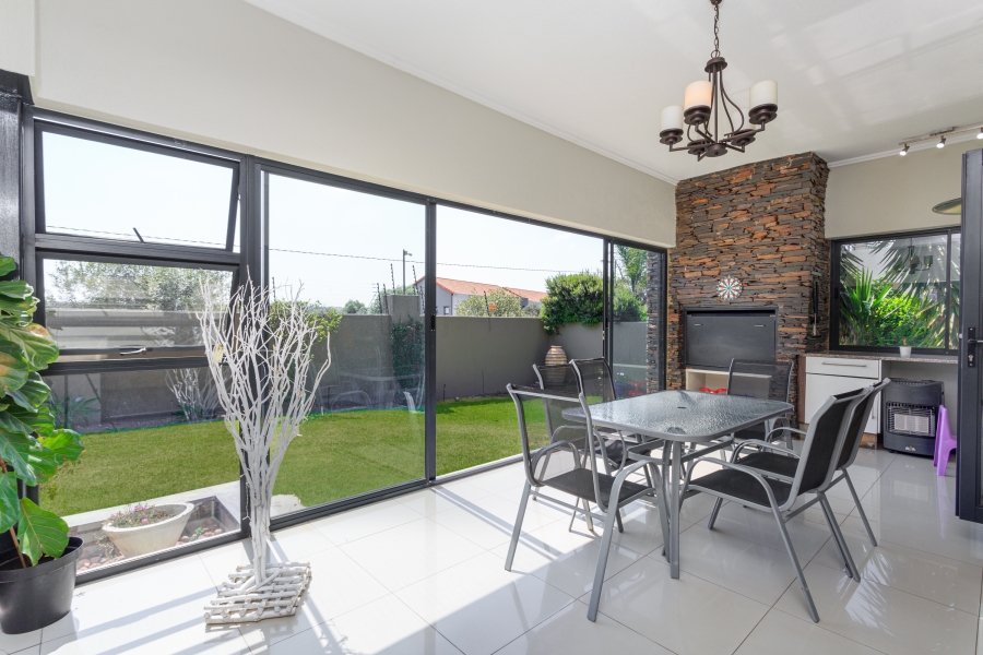 To Let 4 Bedroom Property for Rent in Beverley Gauteng