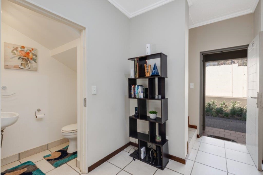 To Let 2 Bedroom Property for Rent in Fourways Gauteng