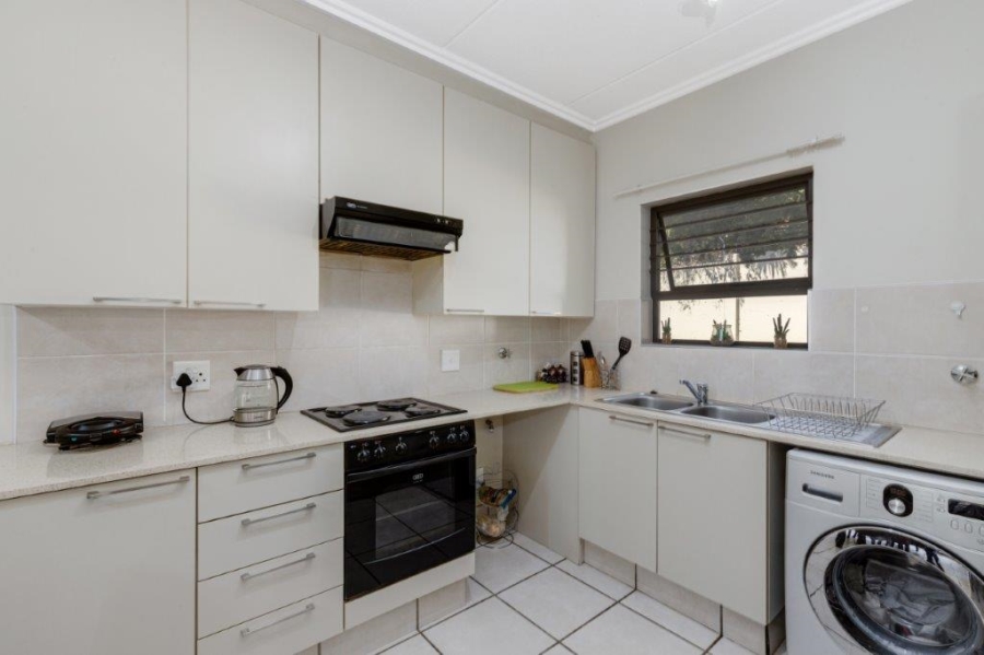 To Let 2 Bedroom Property for Rent in Fourways Gauteng