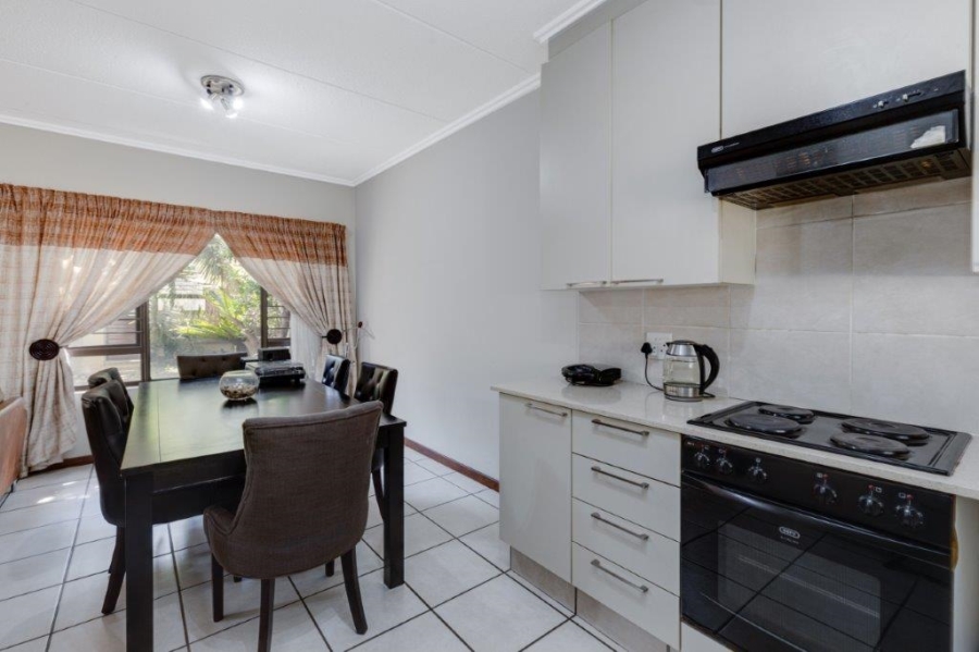 To Let 2 Bedroom Property for Rent in Fourways Gauteng