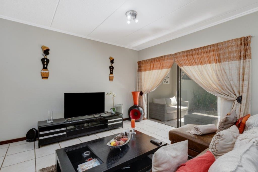 To Let 2 Bedroom Property for Rent in Fourways Gauteng