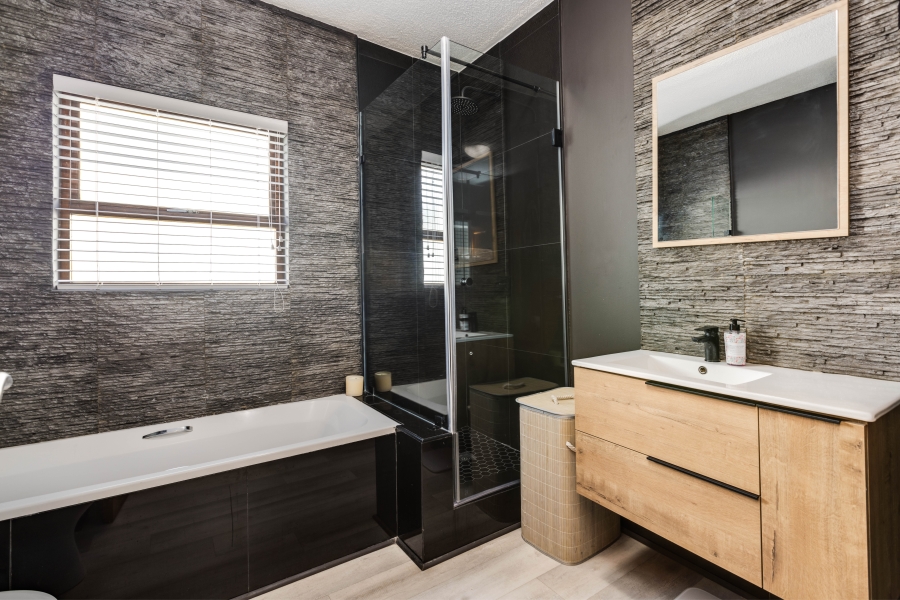 To Let 2 Bedroom Property for Rent in Fourways Gauteng