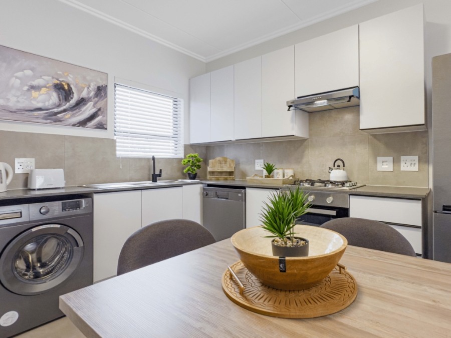 To Let 2 Bedroom Property for Rent in Fourways Gauteng