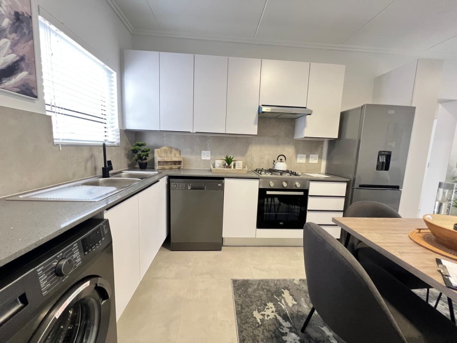 To Let 2 Bedroom Property for Rent in Fourways Gauteng