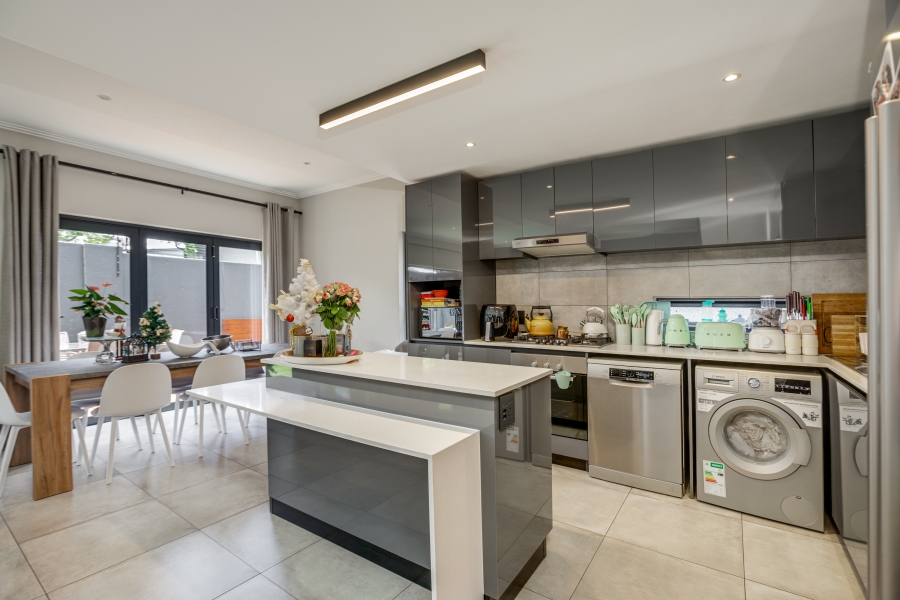 To Let 3 Bedroom Property for Rent in Bryanston Gauteng