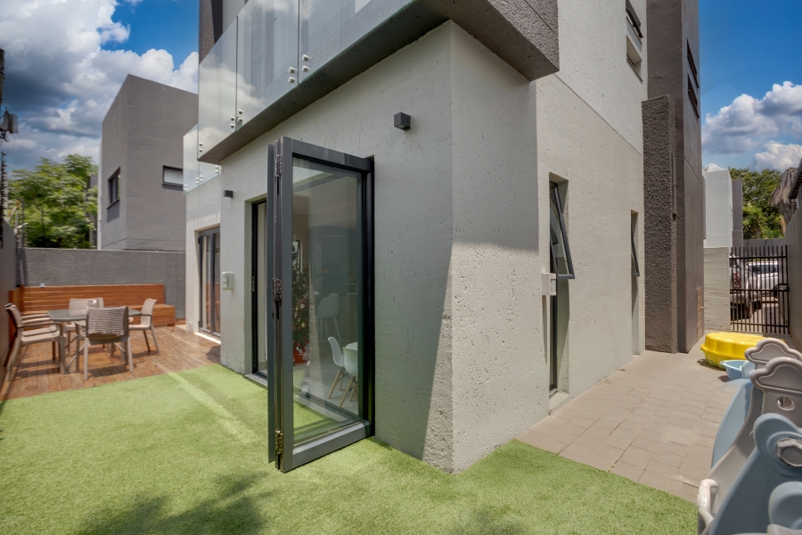 To Let 3 Bedroom Property for Rent in Bryanston Gauteng