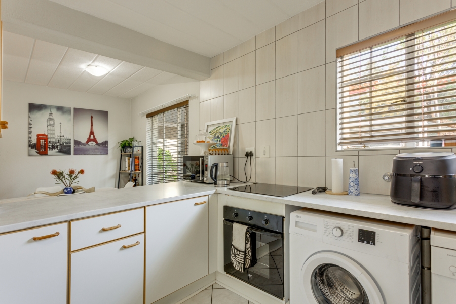 To Let 2 Bedroom Property for Rent in Paulshof Gauteng