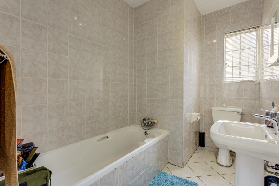 To Let 2 Bedroom Property for Rent in Paulshof Gauteng