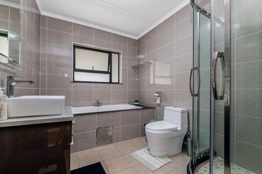 To Let 3 Bedroom Property for Rent in Fourways Gauteng