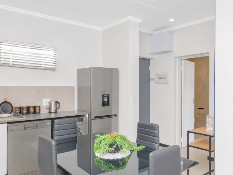 To Let 2 Bedroom Property for Rent in Broadacres Gauteng