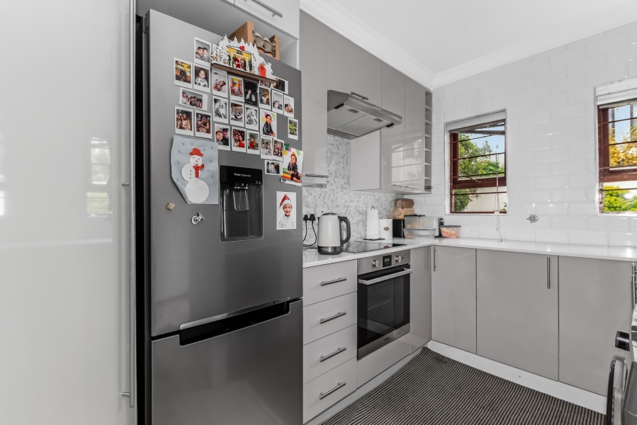 To Let 2 Bedroom Property for Rent in Bryanston Gauteng