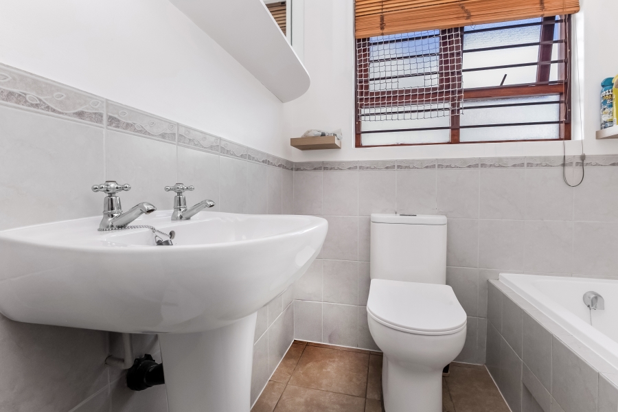 To Let 2 Bedroom Property for Rent in Bryanston Gauteng