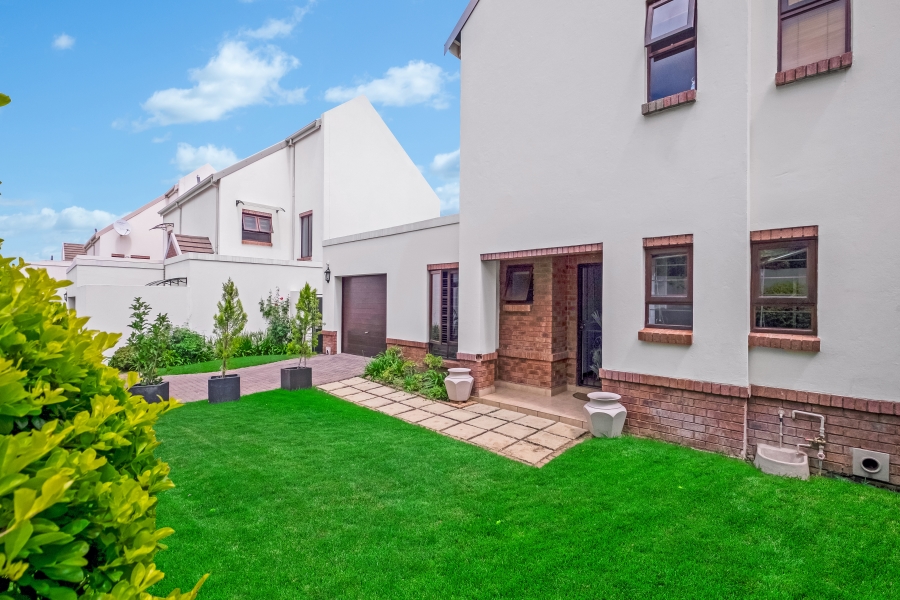 To Let 2 Bedroom Property for Rent in Bryanston Gauteng