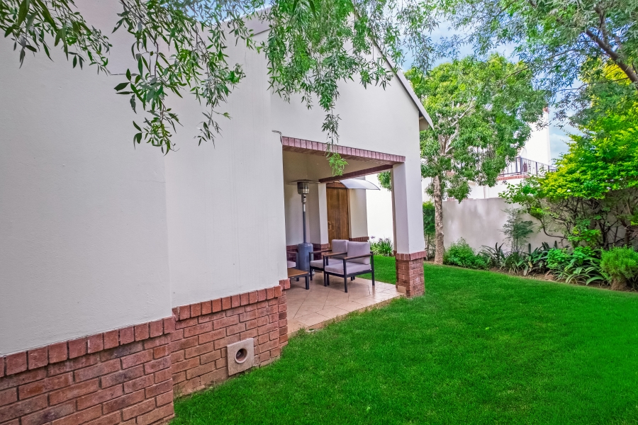 To Let 2 Bedroom Property for Rent in Bryanston Gauteng