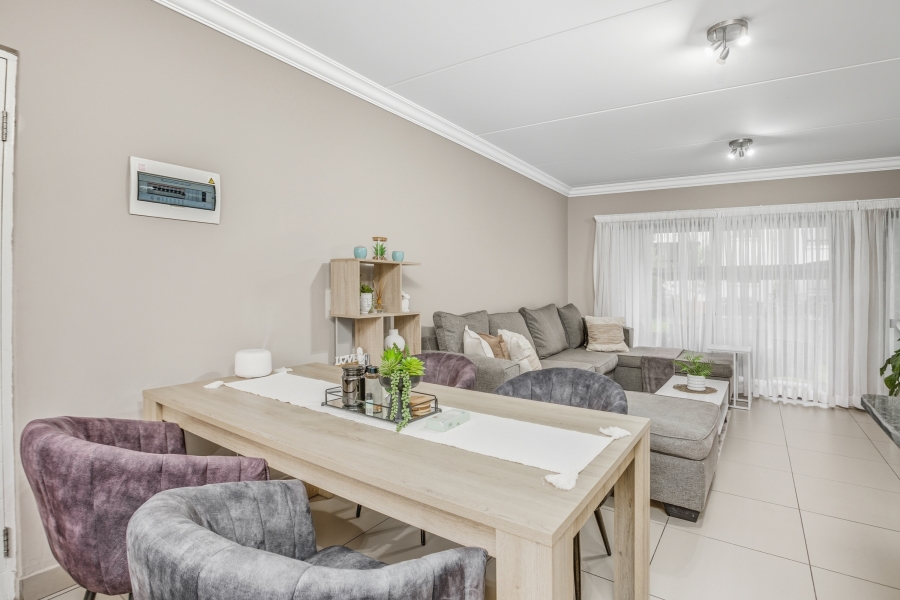 To Let 2 Bedroom Property for Rent in Broadacres Gauteng