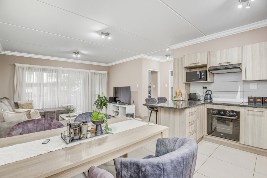 To Let 2 Bedroom Property for Rent in Broadacres Gauteng