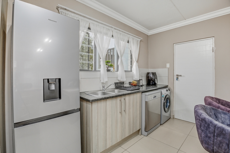 To Let 2 Bedroom Property for Rent in Broadacres Gauteng