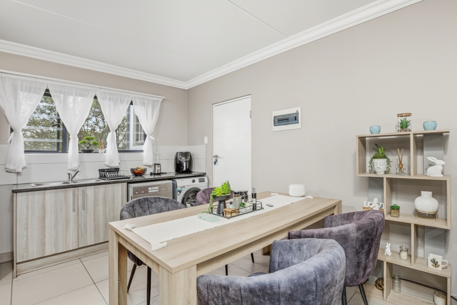 To Let 2 Bedroom Property for Rent in Broadacres Gauteng