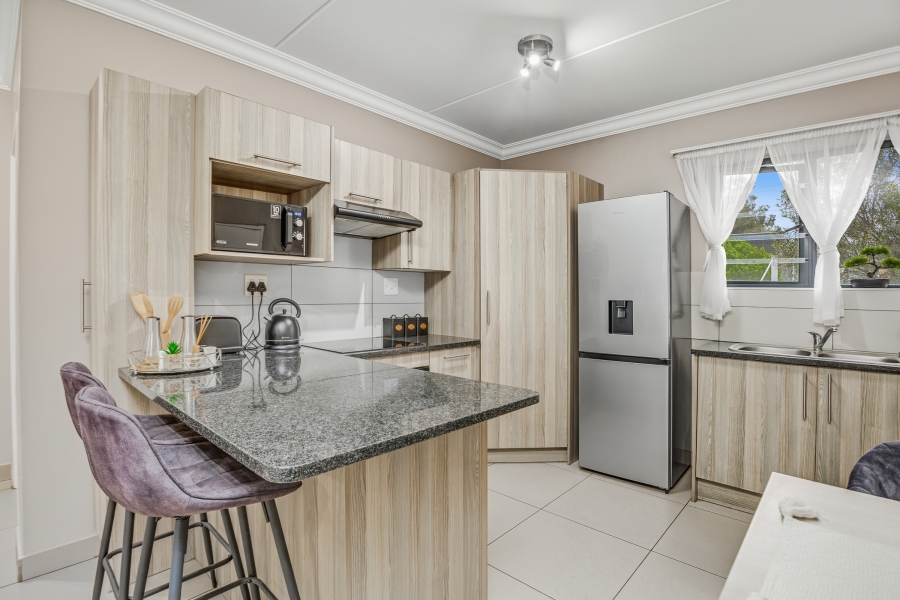 To Let 2 Bedroom Property for Rent in Broadacres Gauteng