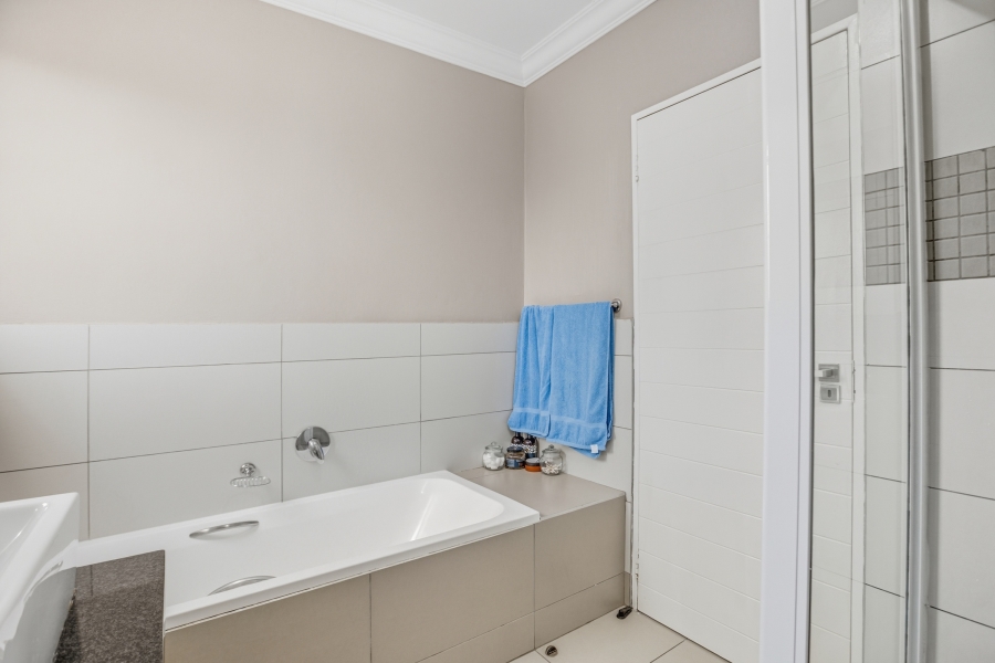 To Let 2 Bedroom Property for Rent in Broadacres Gauteng