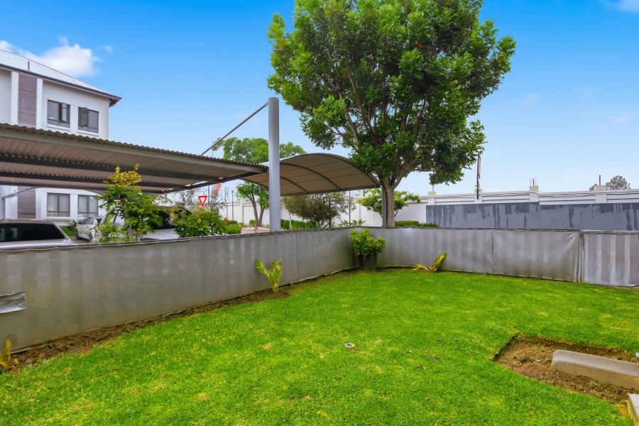 To Let 2 Bedroom Property for Rent in Broadacres Gauteng