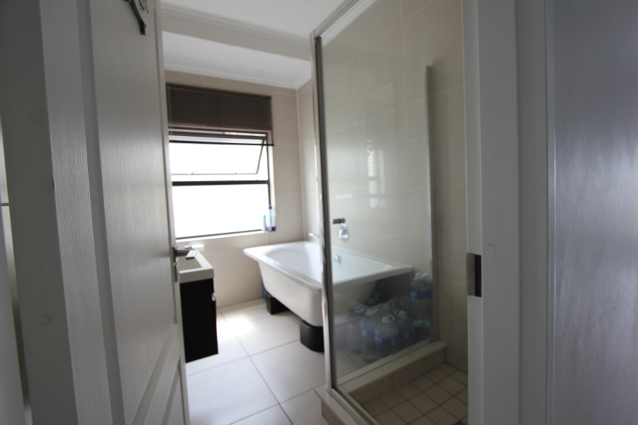 To Let 1 Bedroom Property for Rent in Fourways Gauteng