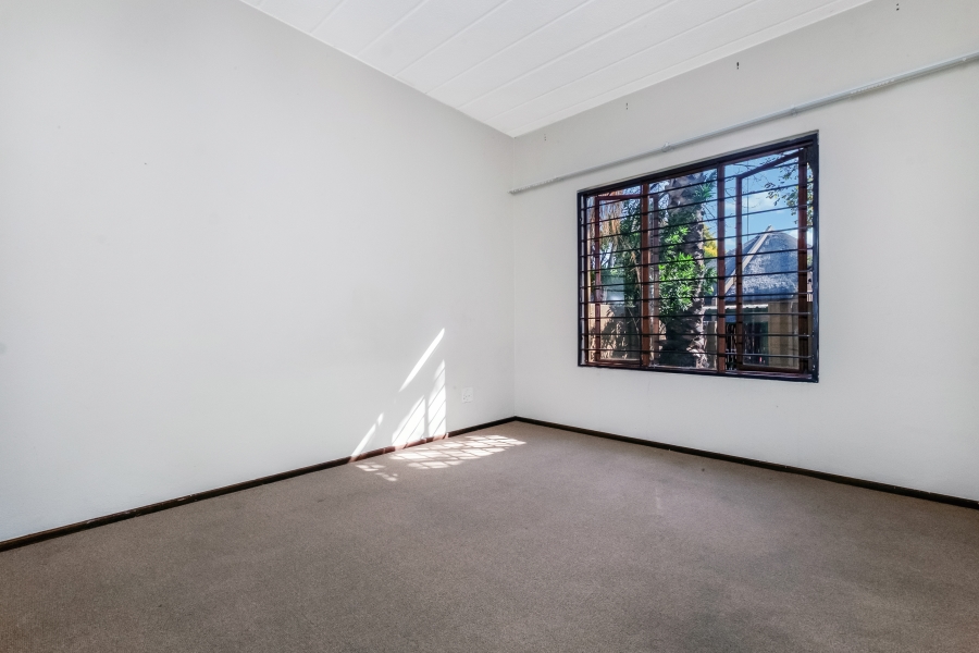 To Let 1 Bedroom Property for Rent in Douglasdale Gauteng