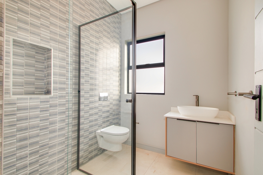 To Let 4 Bedroom Property for Rent in Helderfontein Estate Gauteng