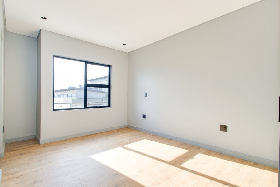 To Let 4 Bedroom Property for Rent in Helderfontein Estate Gauteng