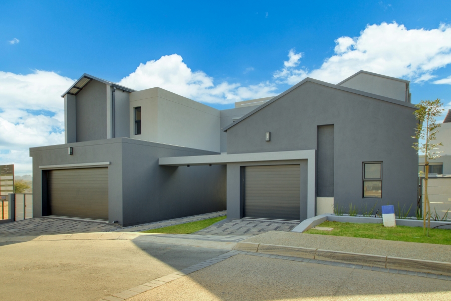 To Let 4 Bedroom Property for Rent in Helderfontein Estate Gauteng