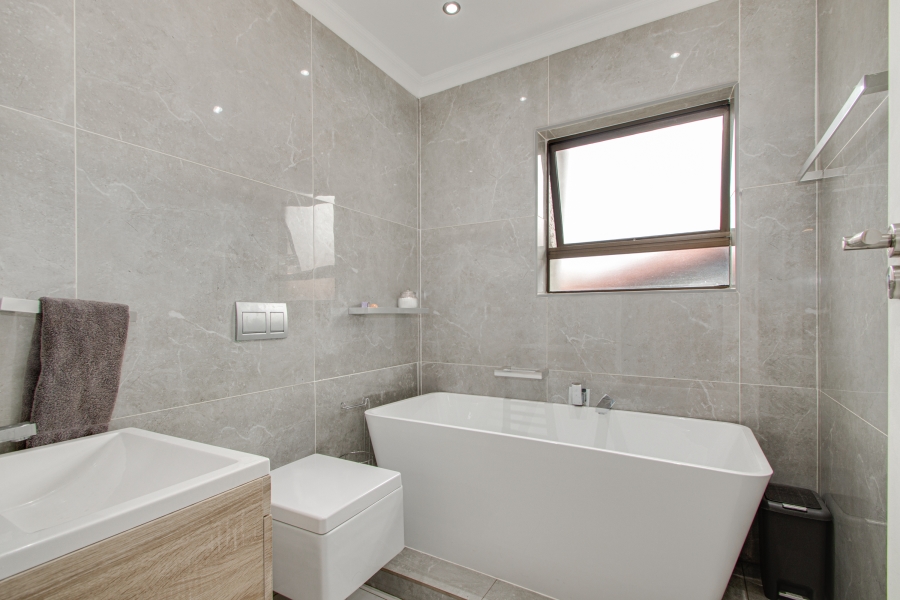 2 Bedroom Property for Sale in Fourways Gauteng