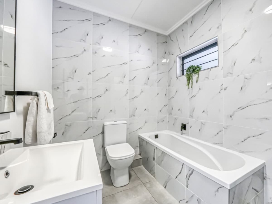 To Let 2 Bedroom Property for Rent in Bryanston Gauteng